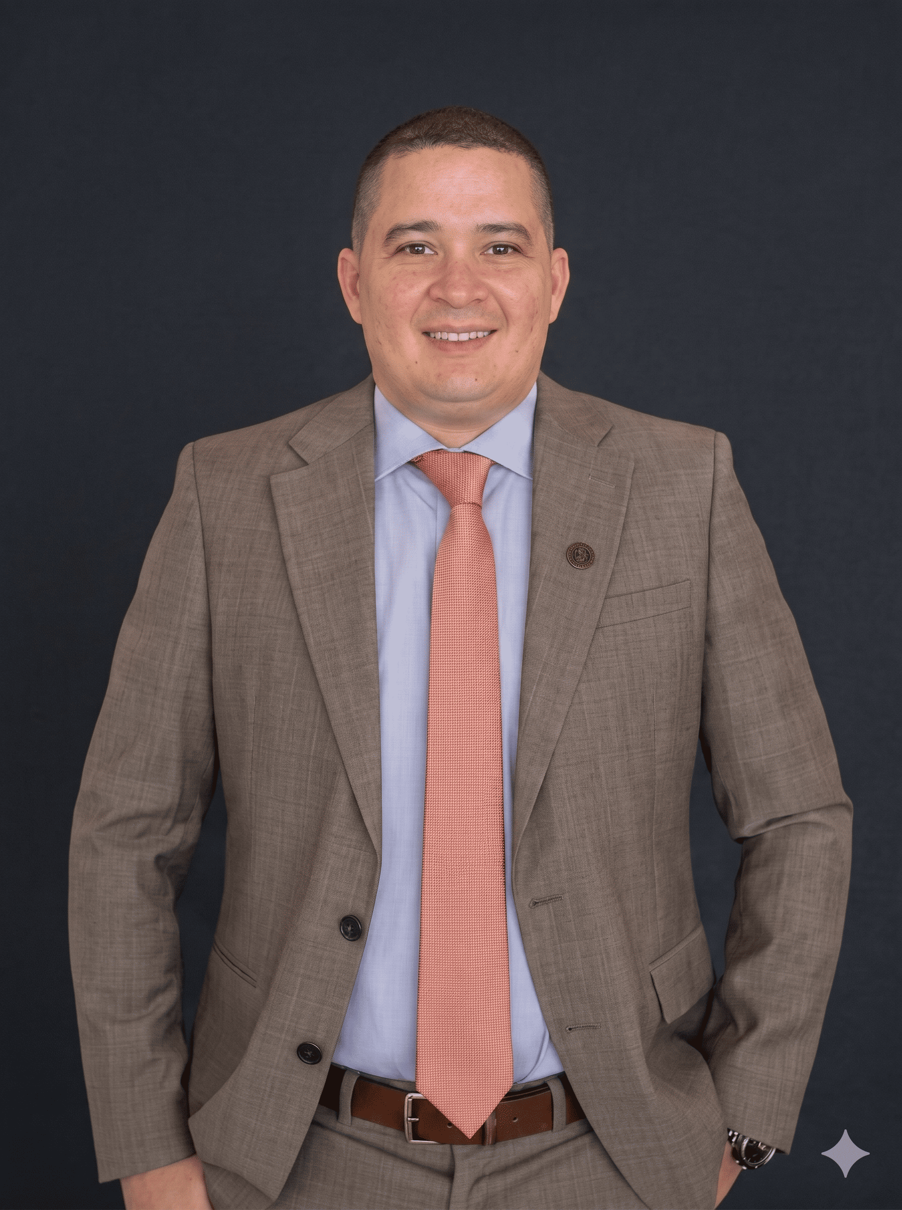 Abogado Senior, experto en manejo de datos personales, derecho penal y derecho procesal 